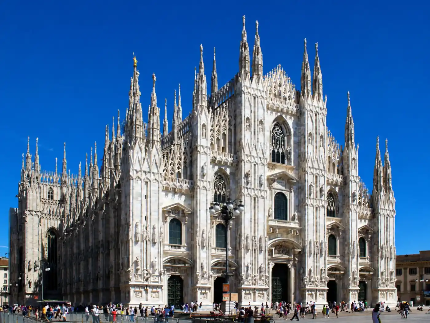 Duomo di Milano cathedral beneath a clear blue sky